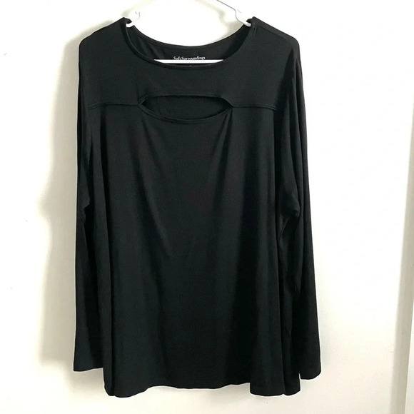 Soft Surrounding  Cut Out Front Black Top 2X - Picture 1 of 4